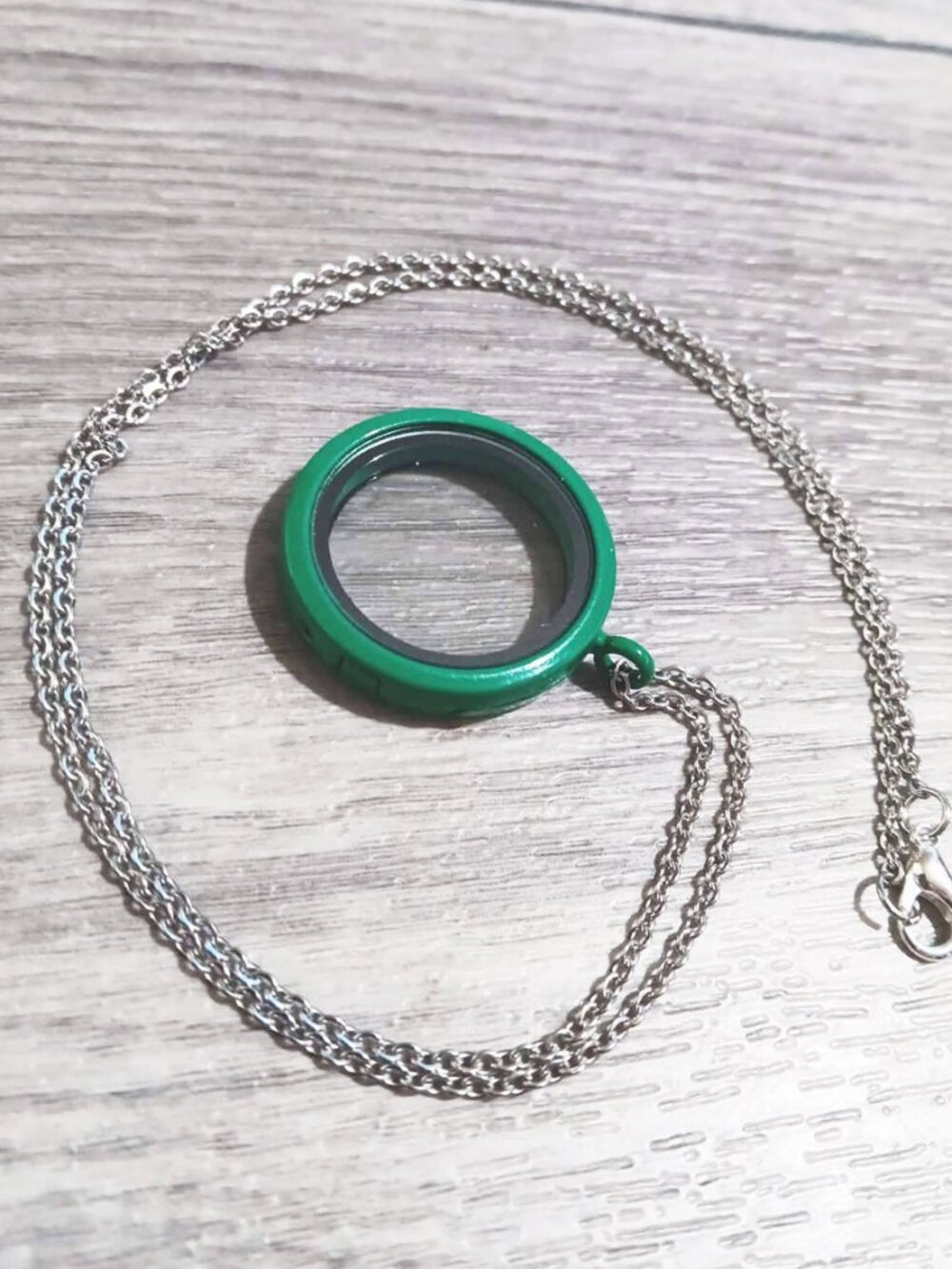 30mm  Green locket necklace with chain, plate and 5 charms